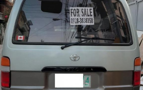 Selling Grey Toyota Grandia 2000 in Makati