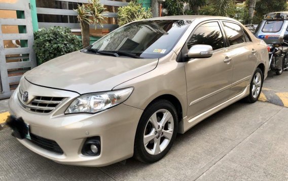 Sell Beige 2013 Toyota Corolla altis in General Mariano Alvarez-1