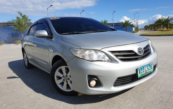 Selling Silver Toyota Corolla altis 2013 in Manila-3