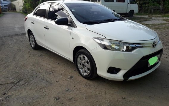 Sell White 2014 Toyota Vios in Rosario-3