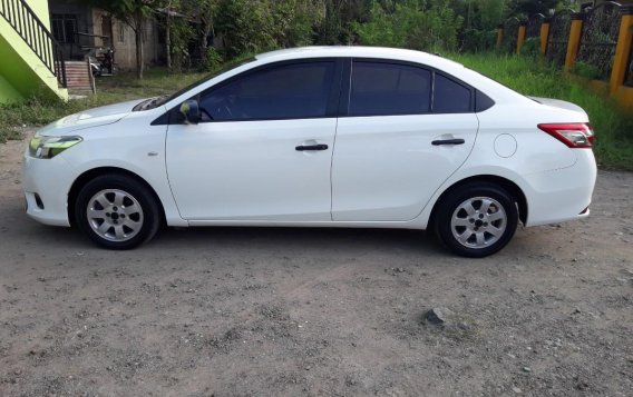 Sell White 2014 Toyota Vios in Rosario-5