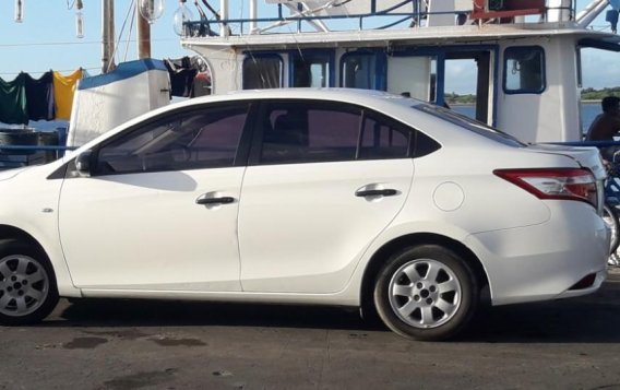 Sell White 2014 Toyota Vios in Rosario-1