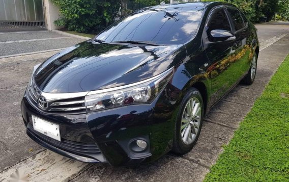 Selling Black Toyota Corolla altis 2015 in Quezon City-1