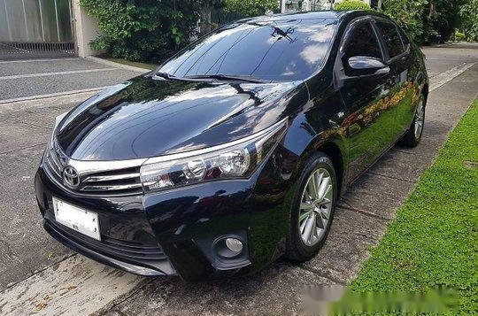 Black Toyota Corolla altis 2015 for sale in Manual-2