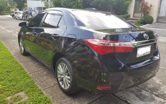 Selling Black Toyota Corolla altis 2015 in Quezon City-3
