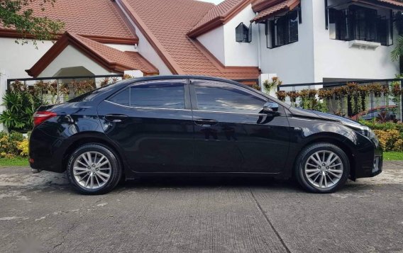 Selling Black Toyota Corolla altis 2015 in Quezon City-2