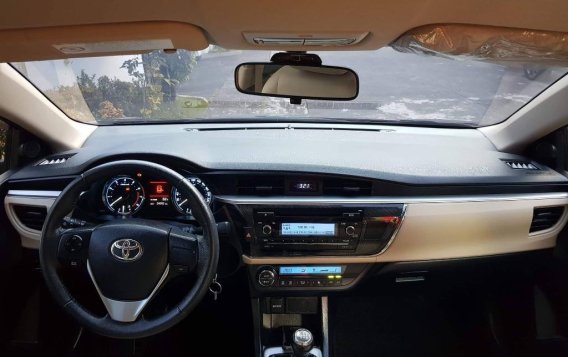 Selling Black Toyota Corolla altis 2015 in Quezon City-6