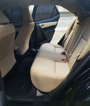 Black Toyota Corolla altis 2015 for sale in Manual-12