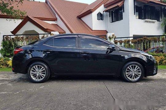 Black Toyota Corolla altis 2015 for sale in Manual-3