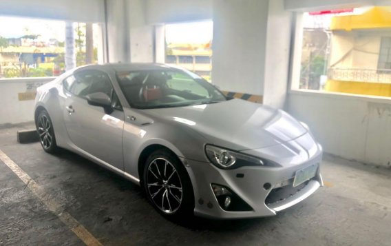 Selling White Toyota 86 2013 in Manila