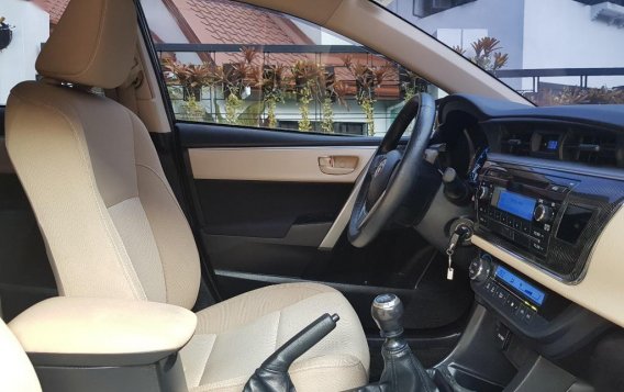 Selling Black Toyota Corolla altis 2015 in Quezon City-7