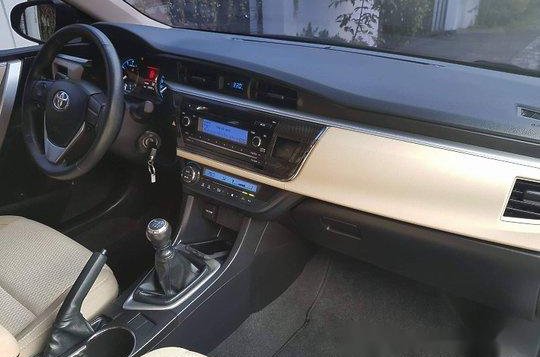 Black Toyota Corolla altis 2015 for sale in Manual-9