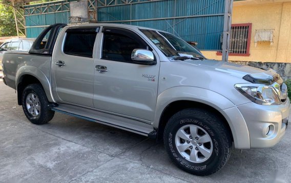 Sell Silver 2011 Toyota Hilux in Baliuag-1