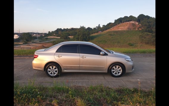 Sell Silver 2011 Toyota Corolla altis Sedan at  Manual  in  at 92257 in Taytay-1