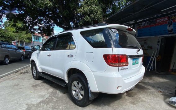 White Toyota Fortuner 2007 for sale in Quezon City-2