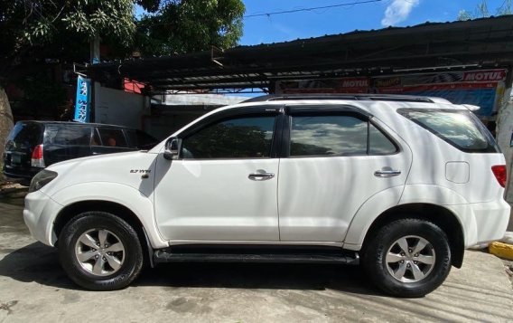 White Toyota Fortuner 2007 for sale in Quezon City-3