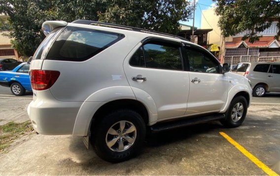 White Toyota Fortuner 2007 for sale in Quezon City-4