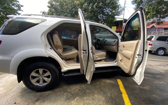 White Toyota Fortuner 2007 for sale in Quezon City-7