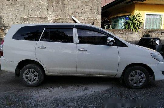 White Toyota Innova 2012 for sale in Manila-2