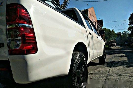 White Toyota Hilux 2012 for sale in Manual-3