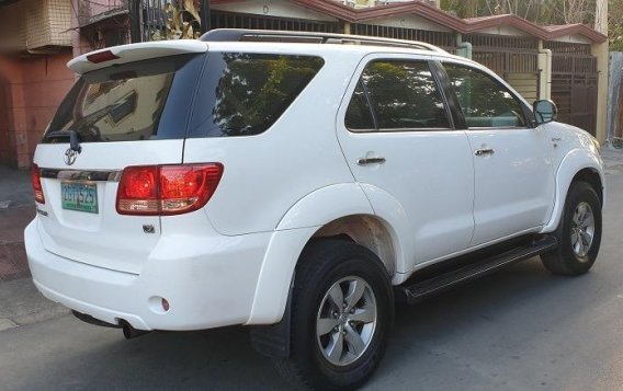 White Toyota Fortuner 2018 for sale in Las Pinas-3