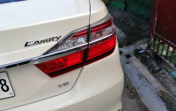 Sell Pearl White 2017 Toyota Camry in Bacoor-4