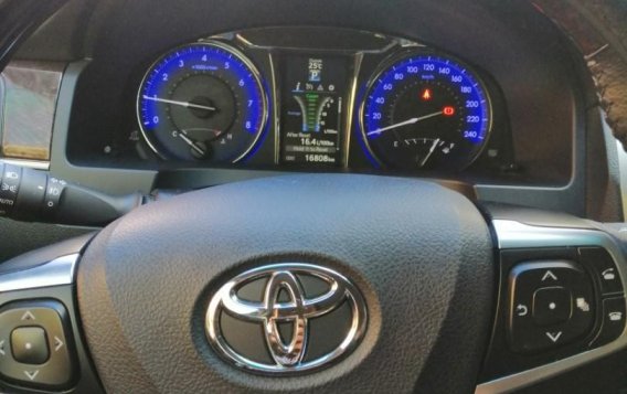 Sell Pearl White 2017 Toyota Camry in Bacoor-7