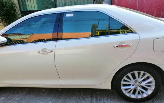 Sell Pearl White 2017 Toyota Camry in Bacoor-1