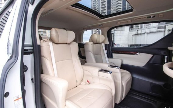 White Toyota Alphard 2017 for sale in San Francisco-8