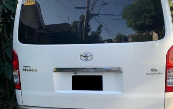 White Toyota Hiace 2017 for sale in Makati City-4