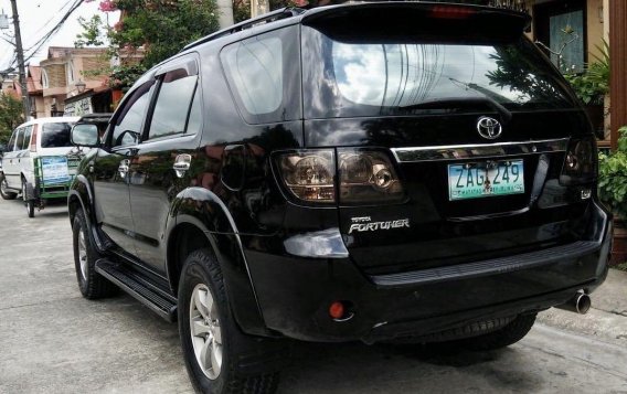 Selling Toyota Fortuner 2005 in Manila-2