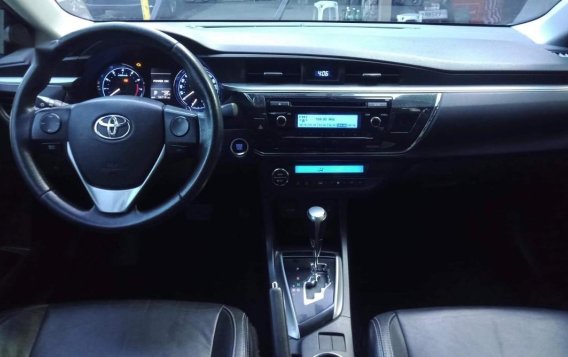 Sell 2016 Toyota Corolla Altis in Manila-6