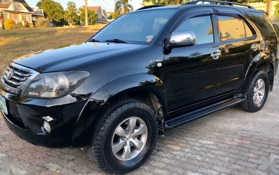 Selling Toyota Fortuner 2005 in Manila-4