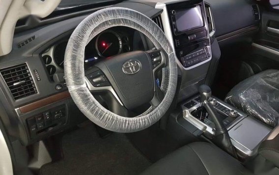 White Toyota Land Cruiser 2020 for sale in Automatic-5