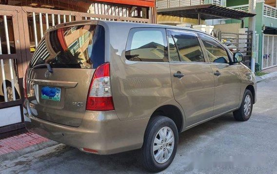 Selling Bronze Toyota Innova 2013 in Manila-2