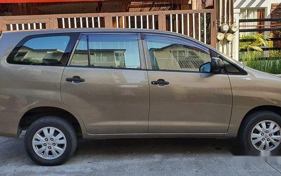 Selling Bronze Toyota Innova 2013 in Manila-3