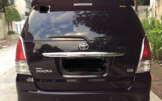 Black Toyota Innova 2011 for sale in Automatic-4