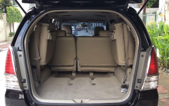 Black Toyota Innova 2011 for sale in Automatic-6