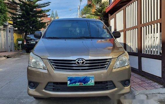 Selling Bronze Toyota Innova 2013 in Manila-1