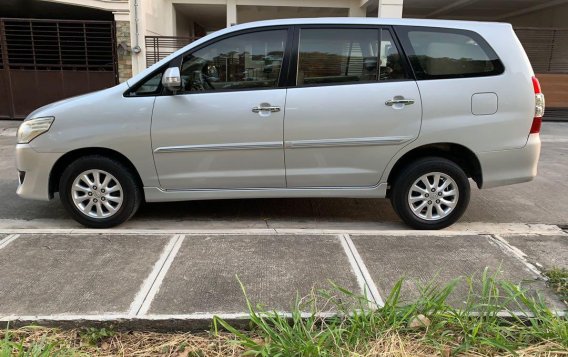 Silver Toyota Innova 2012 for sale in Automatic-9