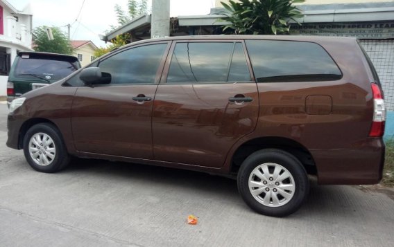 Brown Toyota Innova 2014 for sale in Manual-4