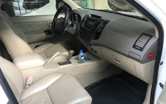 Sell White 2007 Toyota Fortuner in Manila-9