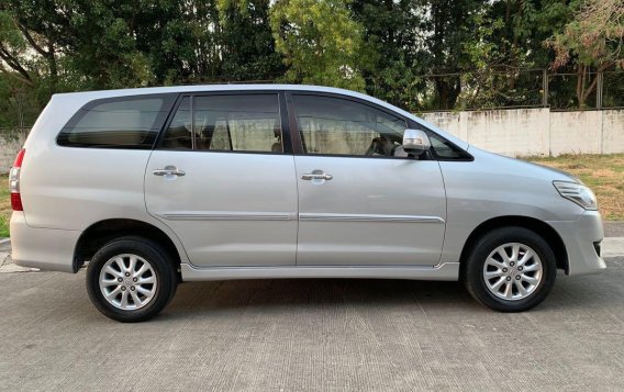 Silver Toyota Innova 2012 for sale in Automatic-7