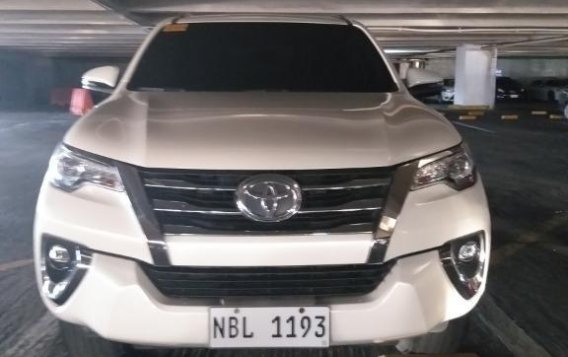 Selling White Toyota Fortuner 2018 in Manila