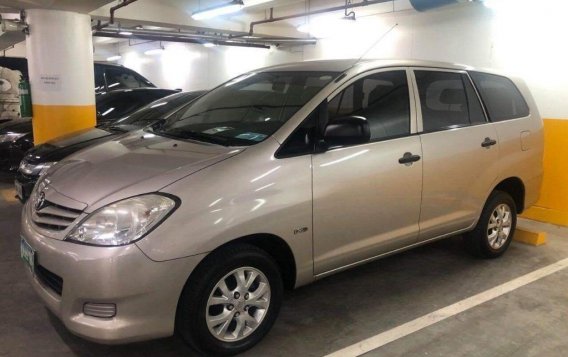 Silver Toyota Innova 2012 for sale in Manual-2