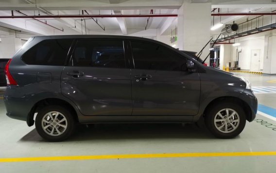 Selling Black Toyota Avanza 2014 in Pasay