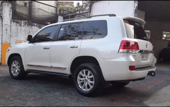 White Toyota Land Cruiser 2017 for sale in Quezon City-7