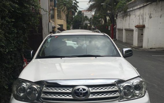 Selling White Toyota Fortuner 2009 in Manila