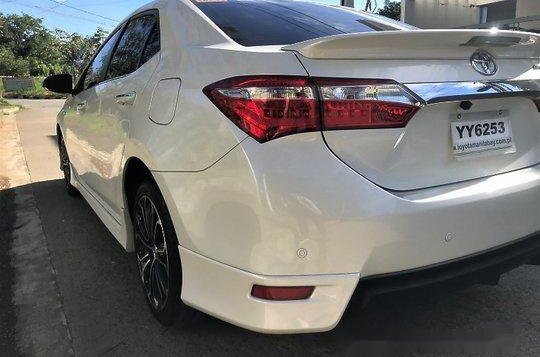 Sell White 2016 Toyota Corolla altis in Manila-2