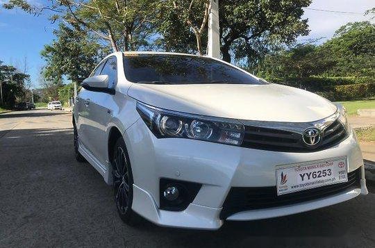 Sell White 2016 Toyota Corolla altis in Manila-1